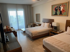 1 chambre, coffres-forts dans les chambres, fer et planche à repasser