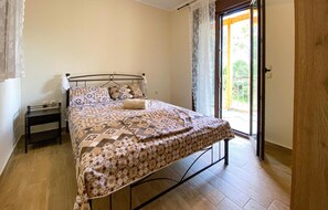 2 bedrooms, free WiFi, bed sheets - 2 bedroom nice apartment in Nafpaktos (Nafpaktos)