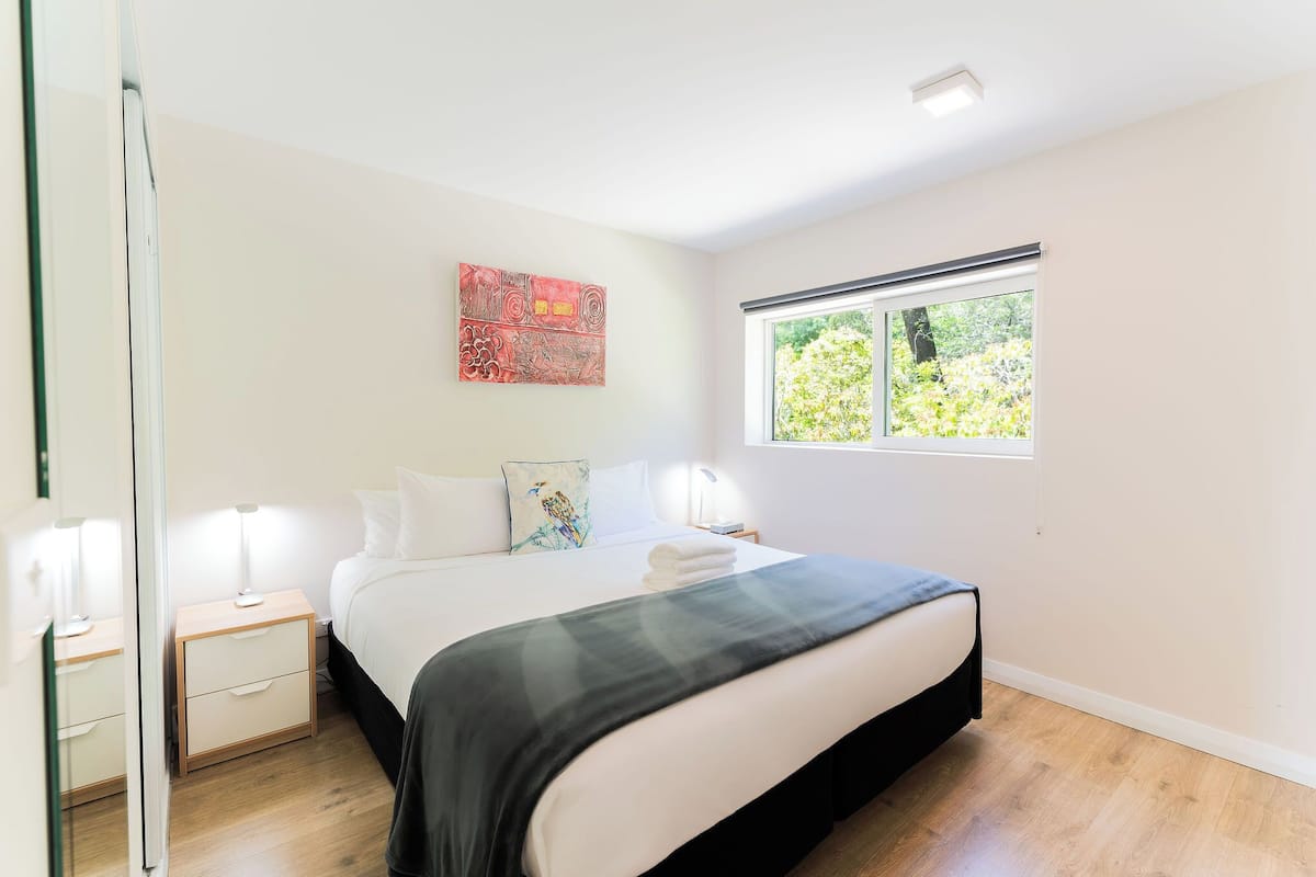 Self-Contained 2 Bedroom Apartment | 1 slaapkamer, een kluis op de kamer, verduisterende gordijnen