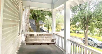 Old Dauphin Way Historic Home - Unit 2