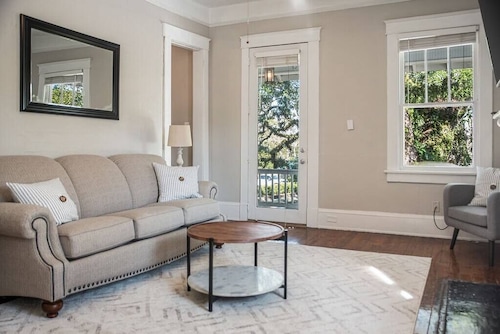 Old Dauphin Way Historic Home - Unit 2