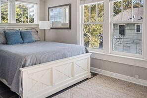 1 dormitorio, tabla de planchar con plancha, wifi y ropa de cama