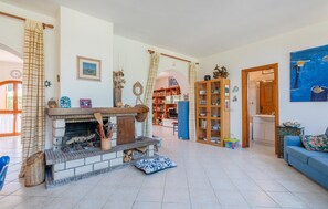 Interior - Nice home in Terracina (Terracina)