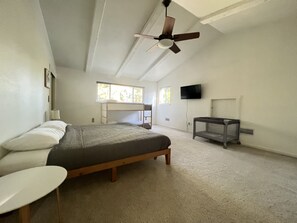 4 camere, culla da viaggio, Wi-Fi gratuito, lenzuola