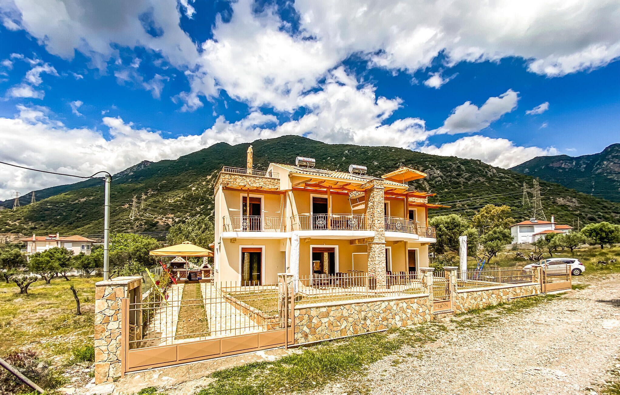 المنشأة من الخارج