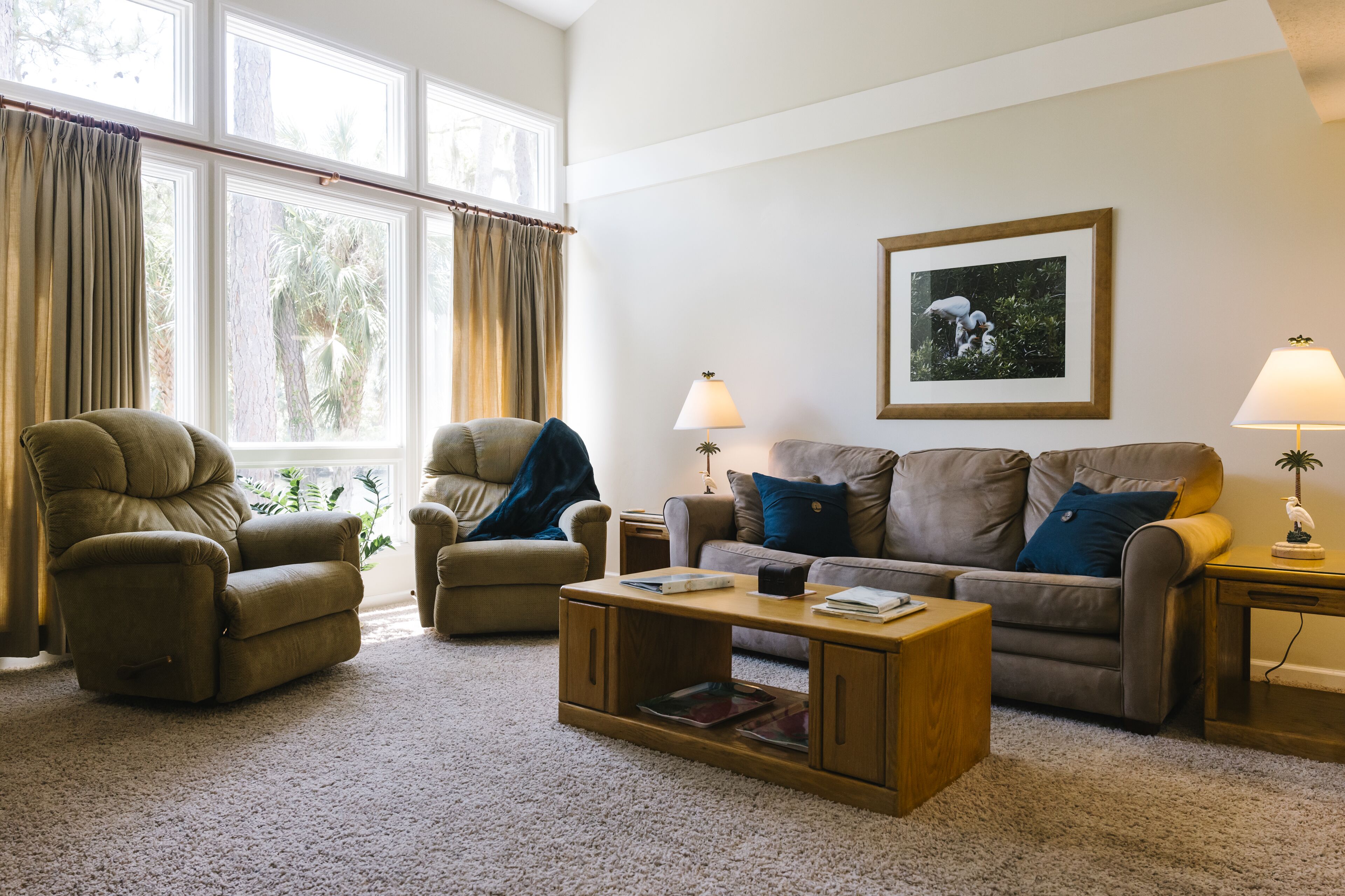 Townhome in gated resort pools, playground and putt putt. Sleeps 6-8. Golf Cart