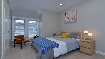 3 bedrooms, desk, iron/ironing board, travel cot