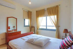 3 chambres, fer et planche à repasser, Wi-Fi gratuit, draps fournis