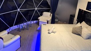 Down comforters, in-room safe, laptop workspace, blackout drapes - Hotel Villas y Glampings MyA, Puerto Viejo, Limon, C.R (Cahuita)