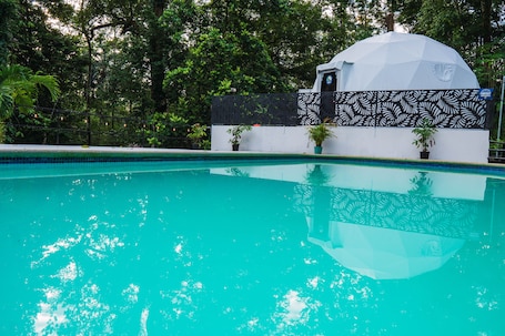 2 piscinas al aire libre