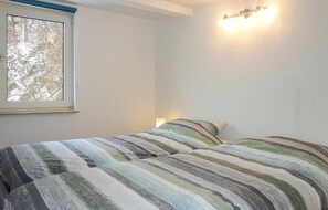 4 bedrooms, travel cot, free WiFi, bed sheets