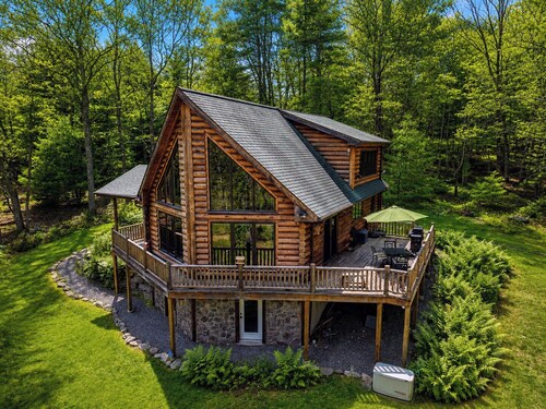 Secluded Luxury Cabin Surrounded by Nature - Fernwood Lodge