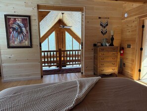 Een strijkplank/strijkijzer, gratis wifi, beddengoed