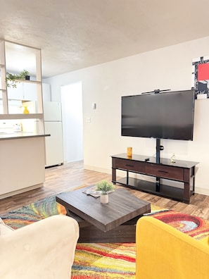 Interior - Abstract Abode- hot tub, gym, sauna (Corvallis)