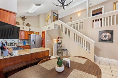 RELAXING 4 BDR HACIENDA W/ FUTURISTIC SHOWERS