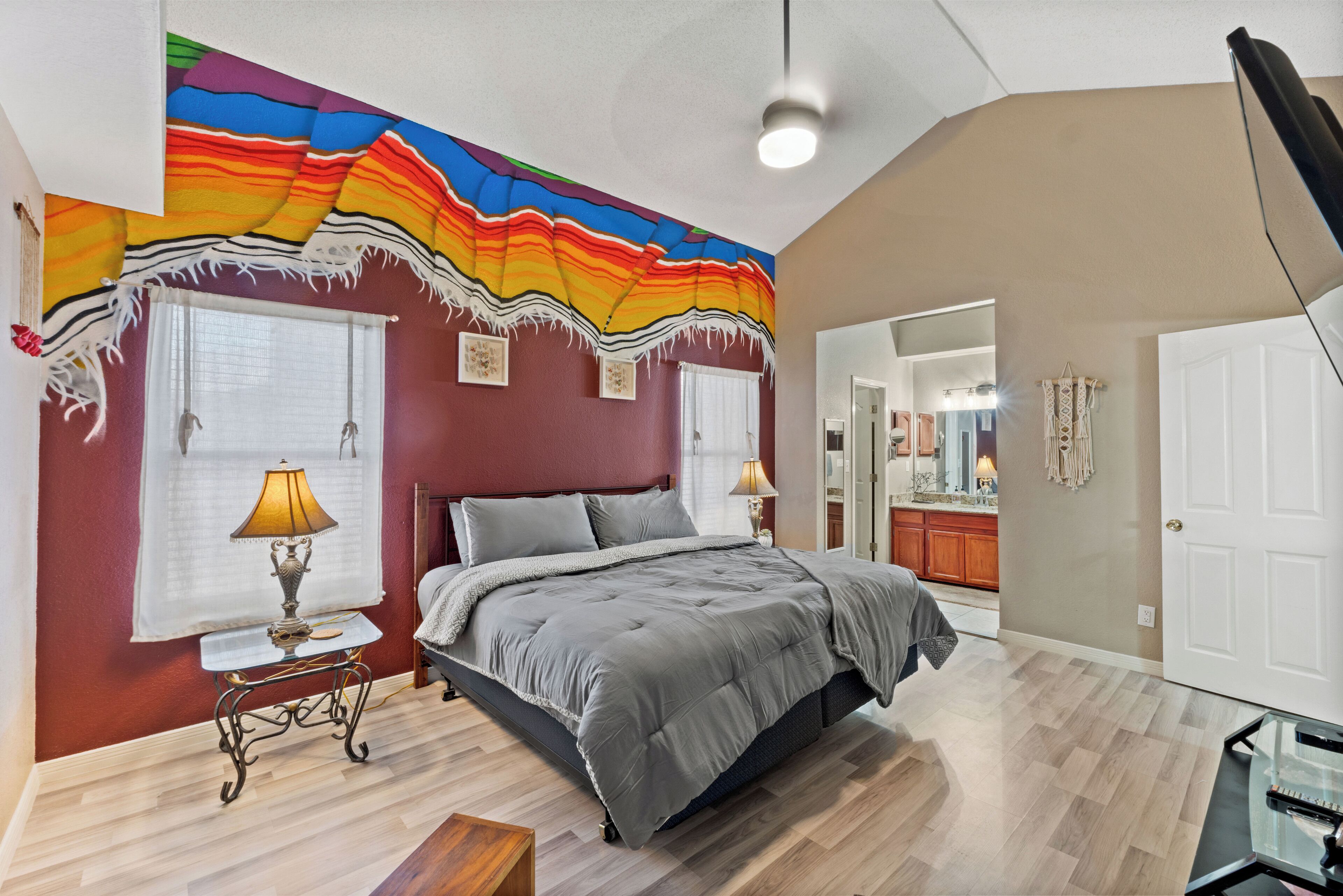 4 habitaciones, escritorio, tabla de planchar con plancha y wifi gratis 