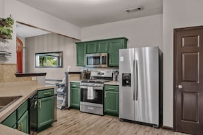 Fridge, microwave, oven, stovetop - Family Friendly  | Sleeps 10 - 4BR  | I-85 Access (Duluth)