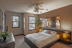 4 bedrooms, desk, iron/ironing board, travel crib