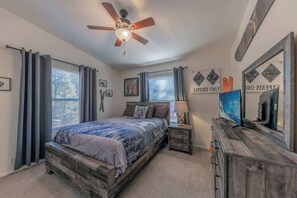 3 habitaciones, tabla de planchar con plancha, wifi y ropa de cama 