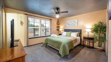 4 slaapkamers, een strijkplank/strijkijzer, reisbedje, gratis wifi