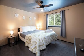 4 habitaciones, tabla de planchar con plancha y cuna de viaje