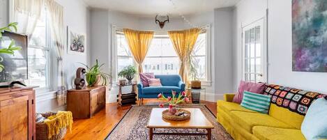 Televisor intel·ligent i llibres