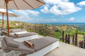 Sun deck - Villa IzaJay (Sukasada)