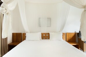 Luxury Room, 5 Bedrooms | Premium bedding, desk, free WiFi, bed sheets - Ariana Villa (Canggu)