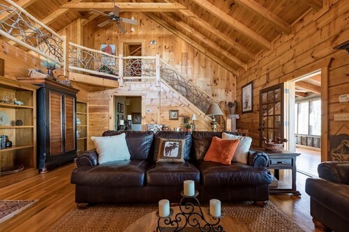 Spacious Mountain Cabin with Sweeping Views