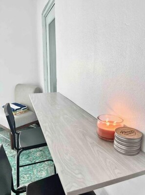 Dining - casa gumamela - airy shared space in santurce (Brooklyn)