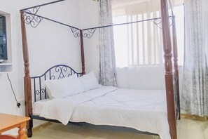 1 bedroom, iron/ironing board, free WiFi, bed sheets - Cozy studio style apartment. (Kisumu)