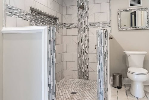 Old Dauphin Way Historic Home - Unit 6