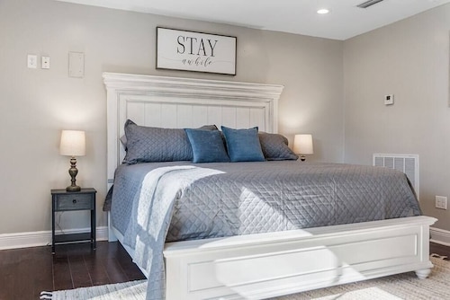 Old Dauphin Way Historic Home - Unit 6