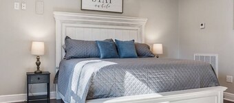 Old Dauphin Way Historic Home - Unit 6