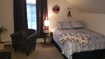 Iron/ironing board, travel cot, free WiFi, bed sheets