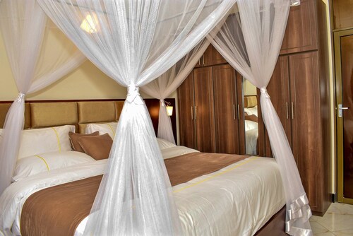 Studio - Sleeps 2 - Parking - Free Airport Pickup