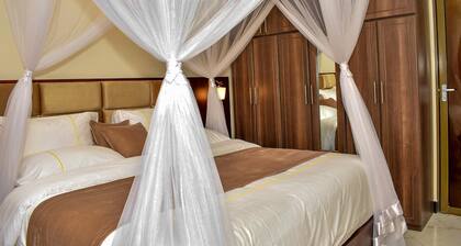 Studio - Sleeps 2 - Parking - Free Airport Pickup