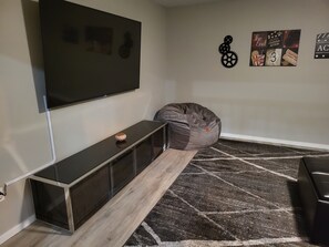 Interior - 4 level remodeled, great location! New Deck, New Floors, new Everything,  AC (Spokane)