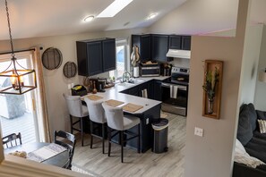 冰箱、微波炉、烤箱、炉灶