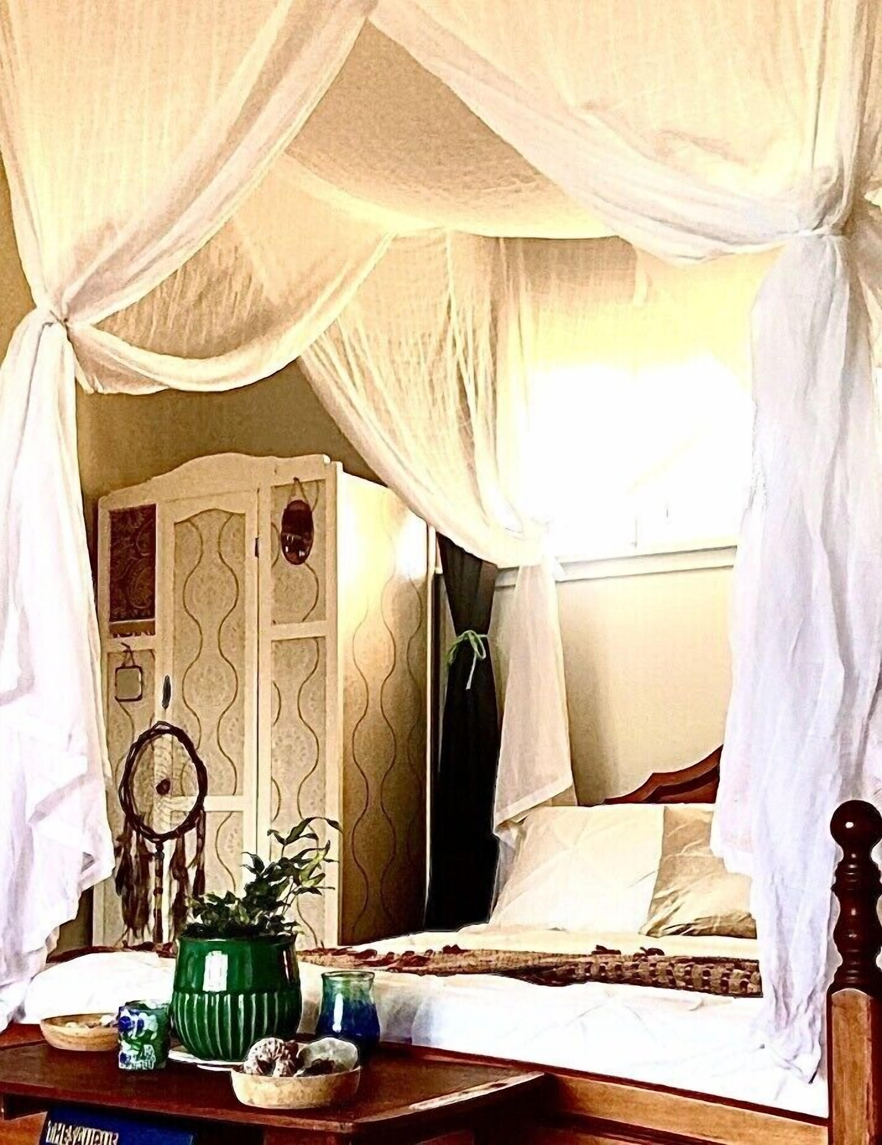 Romantic, eco friendly cottage by the sea