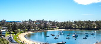 Coastal setting minutes from beach and shops