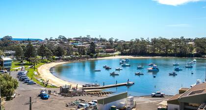 Coastal setting minutes from beach and shops