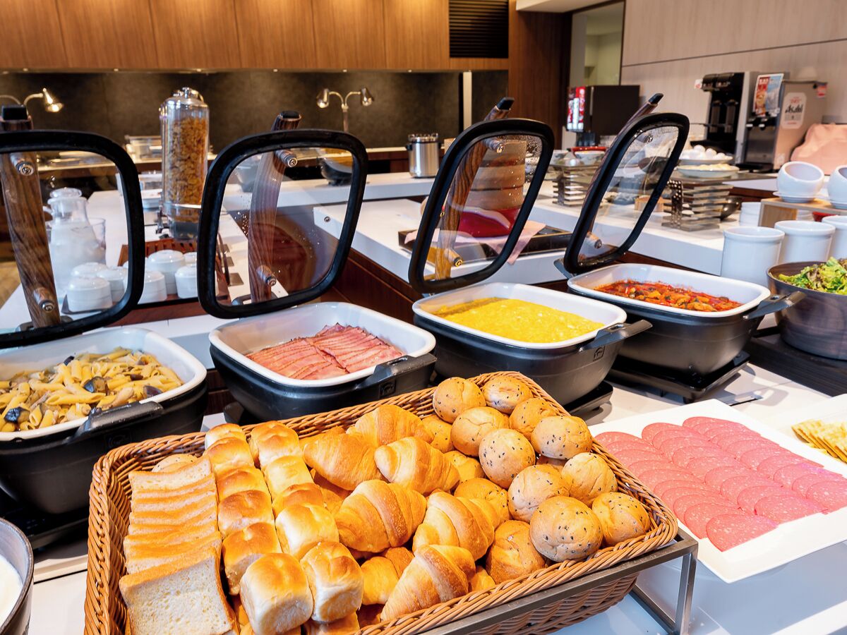 Daily buffet breakfast for a fee