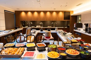 Tägliches Frühstücksbuffet (1870 JPY pro Person)