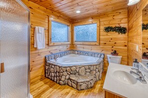Combined shower/tub, jetted tub, hair dryer, towels