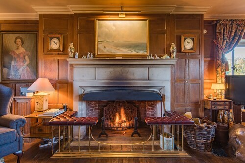 Beadles by Bloom Stays  -  charming coastal house on private coastal estate