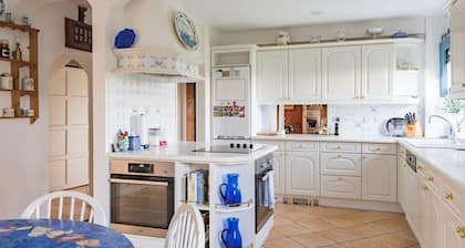 Beadles by Bloom Stays - charming coastal house on private coastal estate