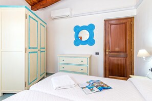 Family Apartment, Multiple Bedrooms (Casa Pitti 200m From The Beach) | 2 bedrooms, iron/ironing board, bed sheets - Casa Pitti 200m From The Beach (Golfo Aranci)