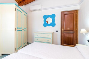 2 bedrooms, iron/ironing board, bed sheets - Casa Pitti 200m From The Beach (Golfo Aranci)