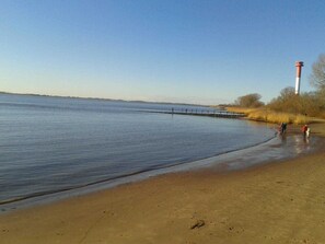 Una spiaggia nelle vicinanze